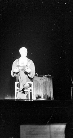 Wintergarten: Emmy und Louis; Musik Clown (Louis, Bandoneon)