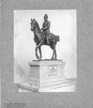 Reiterstandbild für Kaiser Wilhelm I. : Reiterstandbild für Kaiser Wilhelm I.. Stein, Bronze?