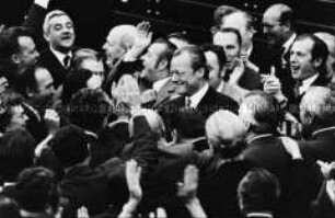 Willy Brandt nach dem gescheiterten Misstrauensvotum im Bundestag