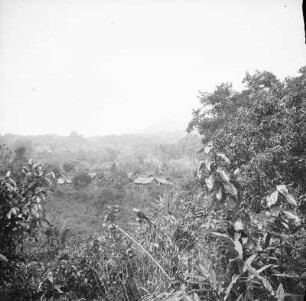 Dorf der Bubi : Blick auf ein Dorf der Bubi im Hochland Mokas.