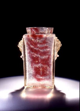 Vase "plat à tête de chimère"