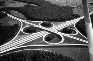 Freiburg: Autobahnkleeblatt, Freiburg Mitte, von Westen