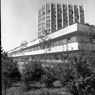 Ludwigshafen-Oggersheim, Ludwig-Guttmann-Straße 13. Berufsgenossenschaftliche Unfallklinik. Außenansicht
