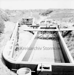 Zentralklärwerk: Anna-Heitmann-Weg: Belebungsbecken im Bau: hinten Trave: 23. Mai 1963