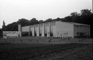 Marbach: Gesamtansicht der Stadthalle von Westen
