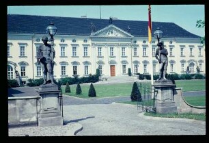 Schloss Bellevue 1.5.66.