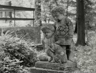 Putten mit Hase und Früchtekorb