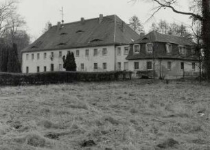 Milkel, Schloss : Milkel (Kreis Oschatz), Schloss, südwestliches Nebengebäude, 18. Jahrhundert, Gartenansicht von Norden mit Wohnhaus, um 1720
