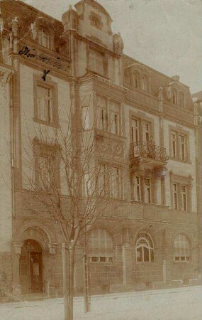 Postkartenalbum mit Motiven von Karlsruhe. Wohnhaus in Karlsruhe