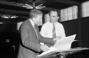 Donaueschingen: Donaueschinger Musiktage; Stadthalle; Elliott Carter, USA und Hans Rosbaud am Dirigentenpult