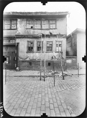 Nordhausen, Kranichstraße 17. Wohnhaus mit Laden und Durchfahrt. Straßenfront (Teilansicht)