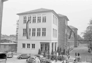 Einweihung der wiederaufgebauten Schillerschule.