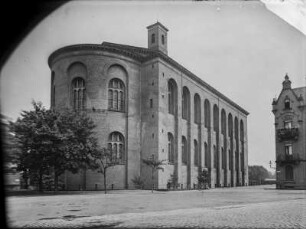 Evangelische Kirche zum Erlöser : Konstantinbasilika in der Stadt Trier mit Konstantinsplatz im Vordergrund.