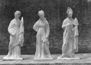 Stehende Tanagra-Figur mit Fächer