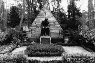 Familie Zinkann; Darmstadt, Am Waldfriedhof 25 R 3 c 3