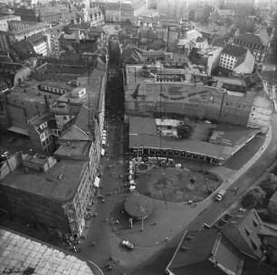 Einmündung der Hainstraße und der Großen Fleischergasse in den Brühl (Hainspitze) in Leipzig : Blickrichtung Süden