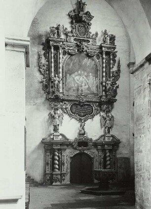 Portalarchitektur der Fürstengruft mit Darstellung der Grablegung Christi