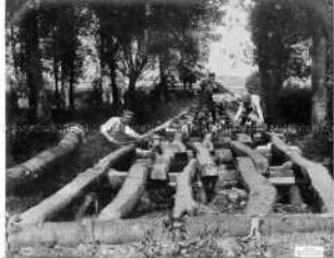 Bau einer Brücke für schwere Geschütze an der Westfront