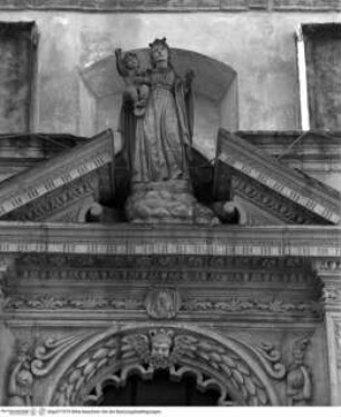 Seitenportal, Madonna