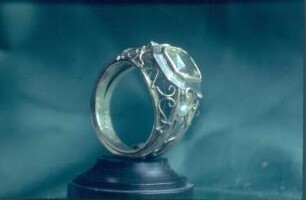 Fingerring : Fingerring. Gold, montiert und belötet, Beryll, Perlen (vor 1962; J. Eckert)