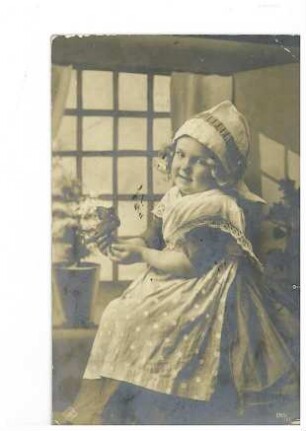 Mädchen mit Haube und Vogel