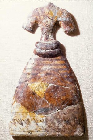 Iraklion. Archäologisches Museum IV55. Votivtracht. Zentralheiligtum von Knossos