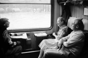 Rheinstrecke; Fahrt mit TEE Rheingold nach Amsterdam; im Abteil mit Spitzli und Grosjean