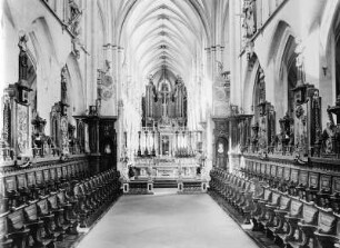 Salem. Pfarrkirche Mariä Himmelfahrt (1299-1414, Umbau 1750-1751; J. C.). Inneres zum Altar