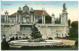 Budapest. Burggarten mit Turul : Budapest. Burggarten mit Brunnen mit fischenden Kindern (um 1900; Károly Senyei) und Turul (1905; Gyula Donáth)
