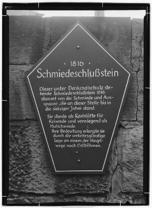 Bielatal. Brausenstein. Informationstafel zum Schmiedeschlussstein
