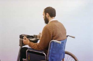 Behindertenfahrzeug für Rollstuhlfahrer : Bedieneinheit für ein Behindertenfahrzeug für Rollstuhlfahrer