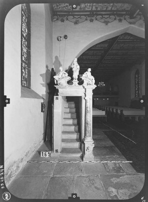 Gera. Trinitatiskirche (1609-1611; Turmbau 1899; F. Köberlein). Inneres mit Kanzel (1612-1615) nach Nordwest