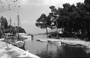Trogir: kleiner Hafen am Ortseingang