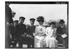 Gruppenbild : Deutschland? Gruppenbild mit Männern und Frauen, um 1910/1920