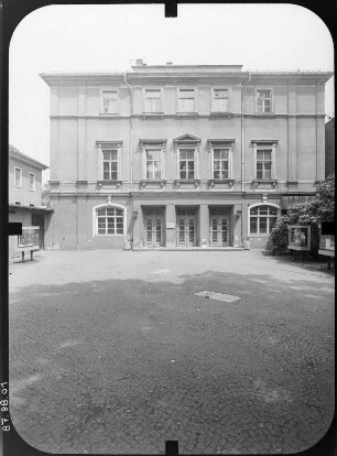 Dresden-Neustadt, Togliattistraße (Glacisstraße) 28. Staatsschauspiel Dresden. Kleines Haus (ehem. Tonhalle, um 1850). Eingangsfront