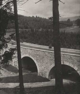Deutschland. Oberbayern. Deutsche Alpenstraße zwischen Inzell und Ruhpolding. Viadukt bei Schmelz