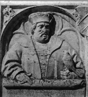 Wappenepitaph für Heinrich von Horben zu Ringenberg und Rudolf von Horben zu Ringenberg : Wappenepitaph für Heinrich von Horben zu Ringenberg und Rudolf von Horben zu Ringenberg. Marmor (rötlich) (1506/1509; S. Bocksdorfer). Detail mit Porträt von Rudolf von Horben zu Ringenberg. Gestratz, Pfarrkirche Sankt Gallus, Außenwand