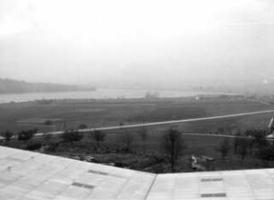 Mayer Mauerham, Blick zum Tachinger-See Hintergrund Waginger-See