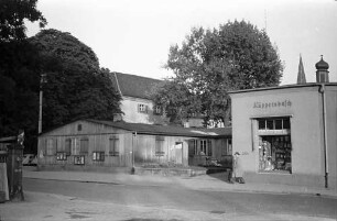 Freiburg i. Br.: Freiburger Baracken, am Rotteckplatz mit Steinbauläden