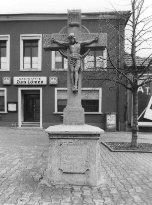 Kreuz; Frankfurt, Farbenstraße (ggüber Hausnr. 36)
