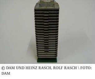 20-geschossiges Hängehaus mit Luftschutzkern - Modell des Gesamtgebäudes