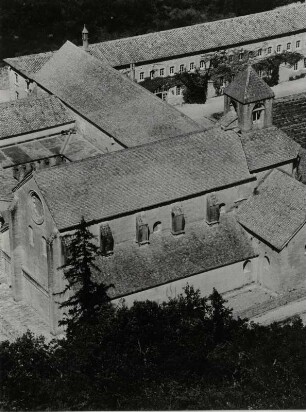 Blick auf die Abtei Sénanque im Vaucluse