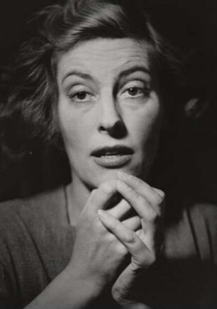 Marianne Hoppe in "Die Fliegen"