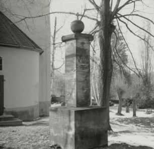Denkmal für die Gefallenen des 1. Weltkrieges : Denkmal für die Gefallenen des 1. Weltkrieges. Sandstein (nach 1918). Schönberg (Sachsen), Friedhof