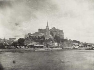 Meißen. Burgberg mit Albrechtsburg und Dom. Ansicht vom rechten Elbufer (von Südost)