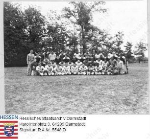 Darmstadt, 1947 September 29 / Fußballteam 'Darmstadt Lions', Gruppenaufnahme im Freien