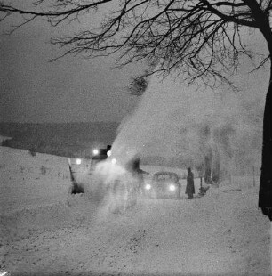 Reportage "Was kostet der Schnee?". Schneefräse im Einsatz