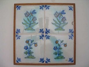 Fliese (Fliesen mit Blumen und Insekten)