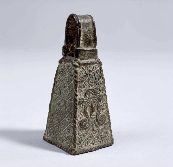 Square bell with depiction of a Portuguese face