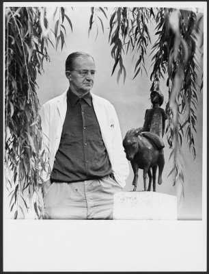 Gerhard Geyer : Portrait des Bildhauers Gerhard Geyer in seinem Atelier
